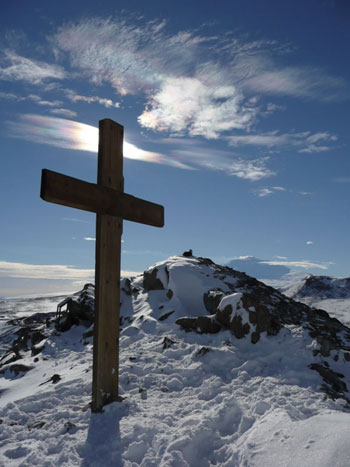 cross-in-snow-350.jpg