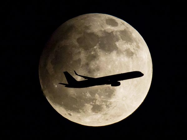 lunarairplane.jpg